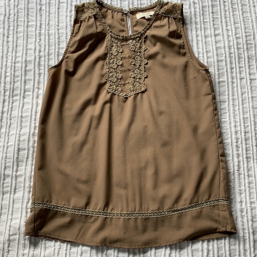 Umgee Elegant sleeveless top